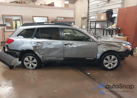 2010 Subaru Outback 2.5I Premium z USA, uszkodzony, nr VIN 4S4BRCGCXA3374434